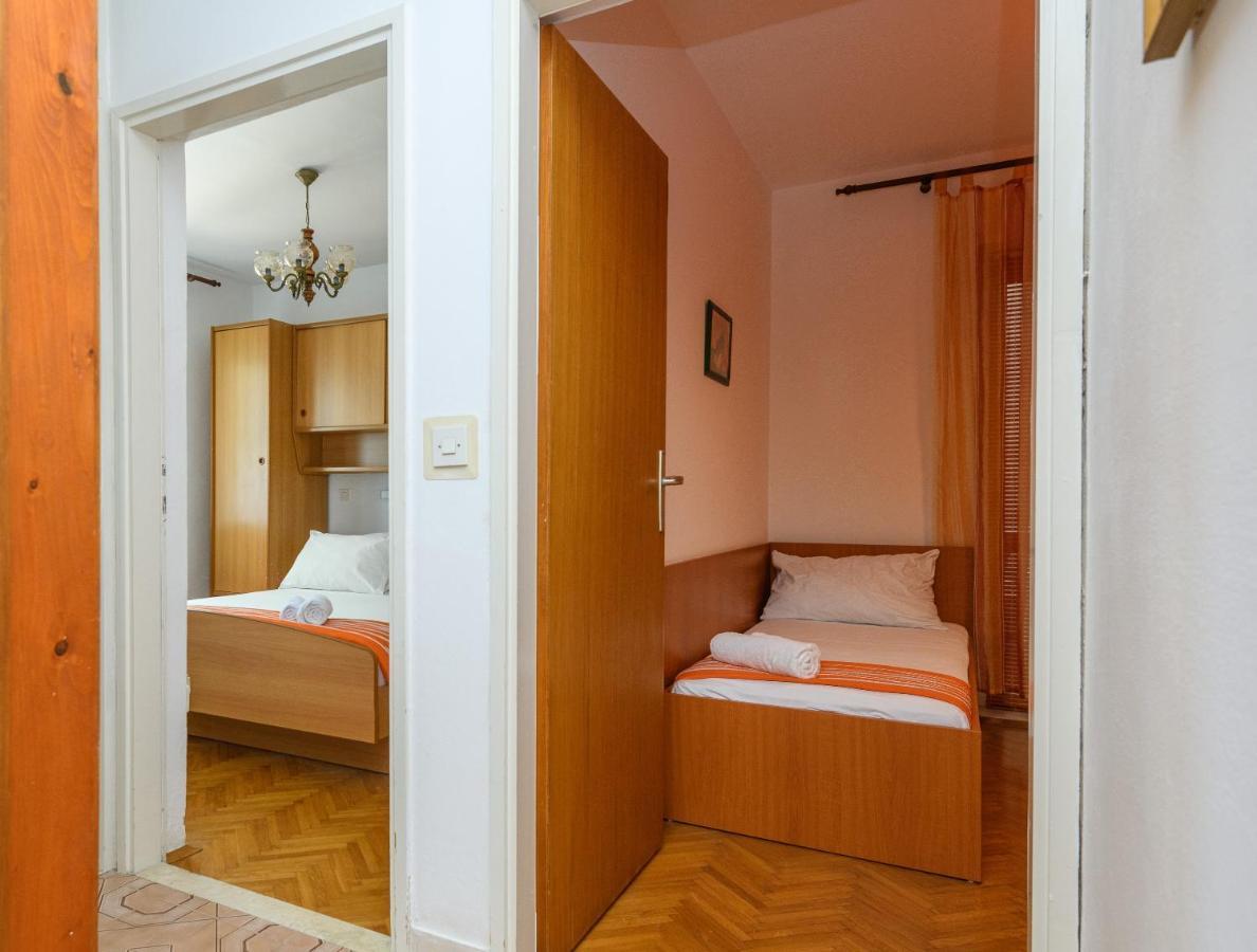 Apartment Mario - Veliki Stan Za Odmor - Terasa- Vrt - Bazen - Pogled More, Izoliran Orasac Exterior photo
