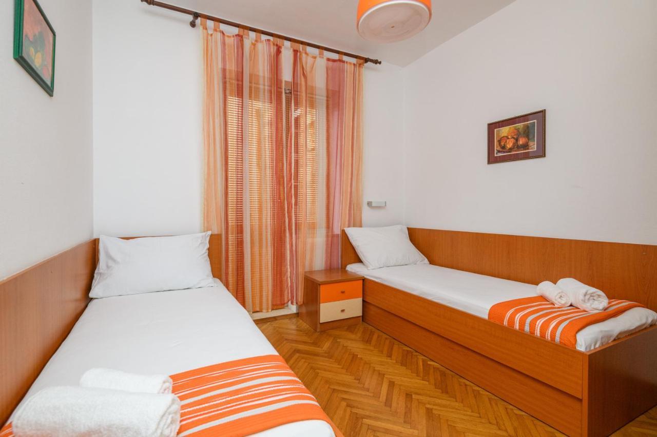 Apartment Mario - Veliki Stan Za Odmor - Terasa- Vrt - Bazen - Pogled More, Izoliran Orasac Exterior photo