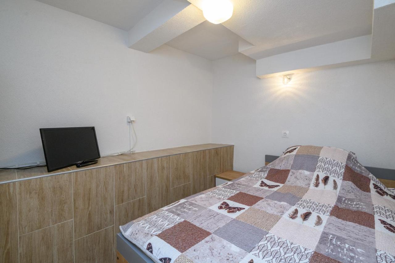Apartment Mario - Veliki Stan Za Odmor - Terasa- Vrt - Bazen - Pogled More, Izoliran Orasac Exterior photo